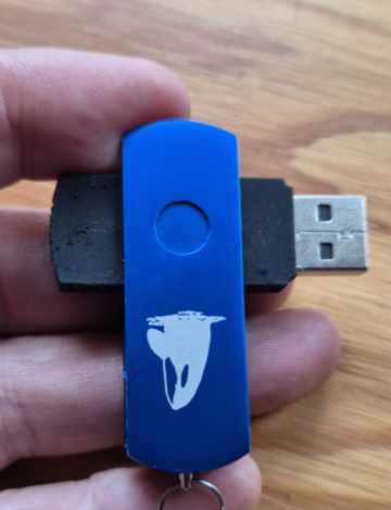 Flash drive horizontal
